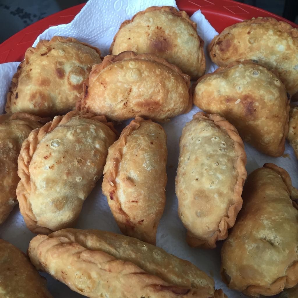 curry puff（colloquially known as <i>ka li pok</i>）