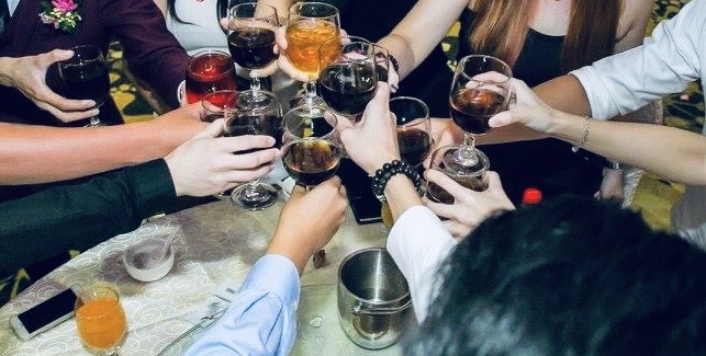 cheers (as a toast, colloquially known as <i>yum seng</i>)